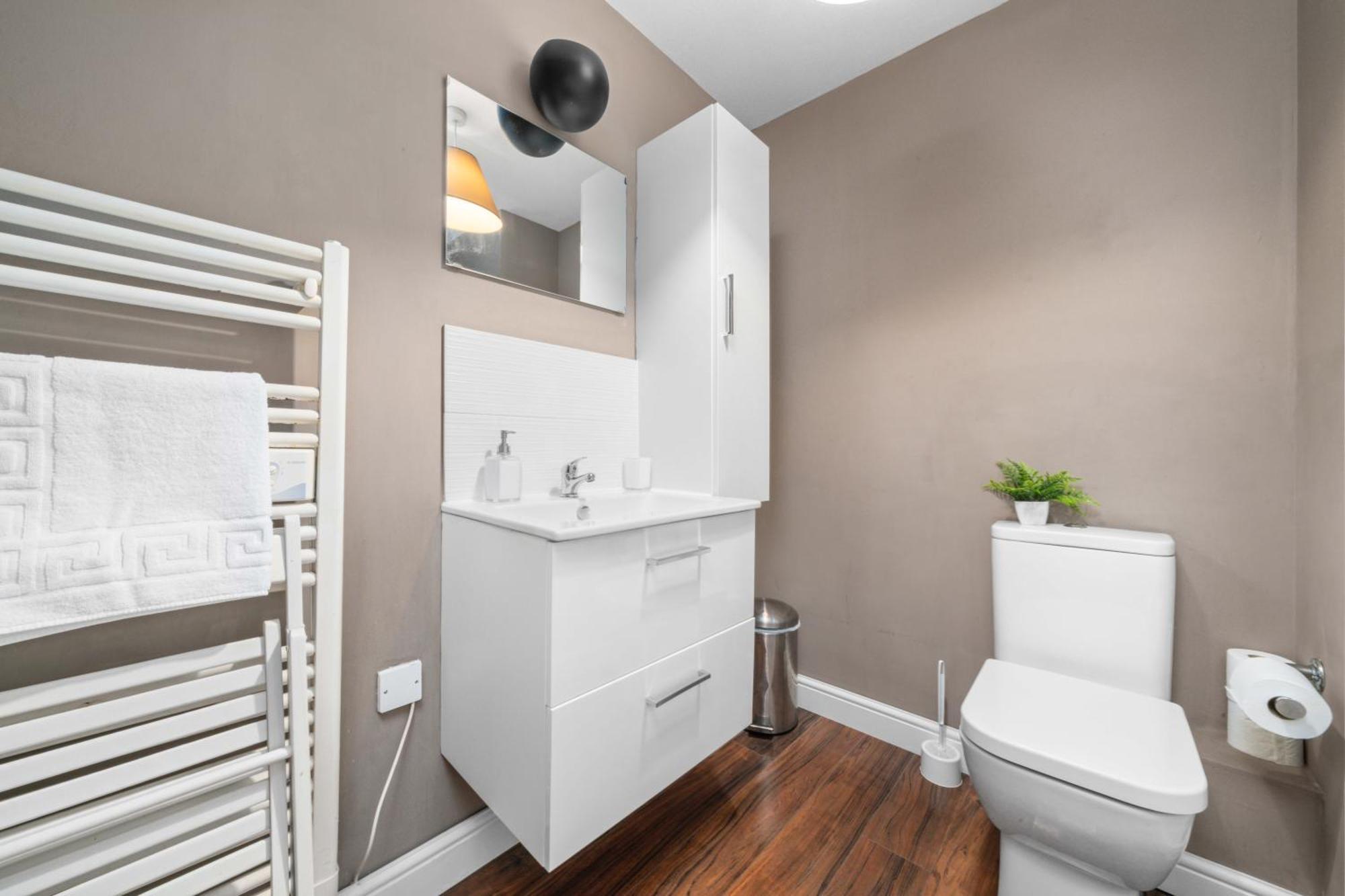 Saughton Suite With Views Of Water Of Leith Edimburgo Exterior foto